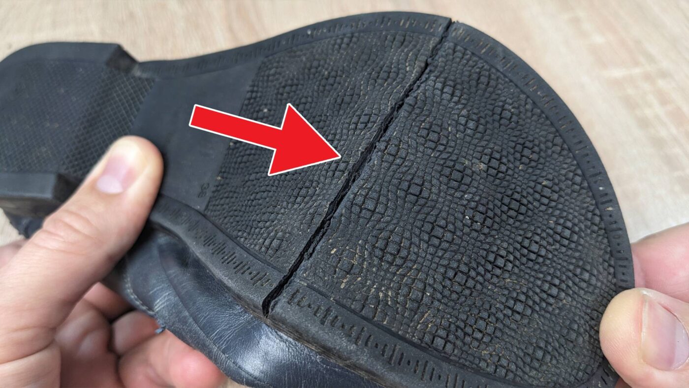 Експерти розповіли, чим змастити підошву взуття при ожеледиці, аби не було слизько