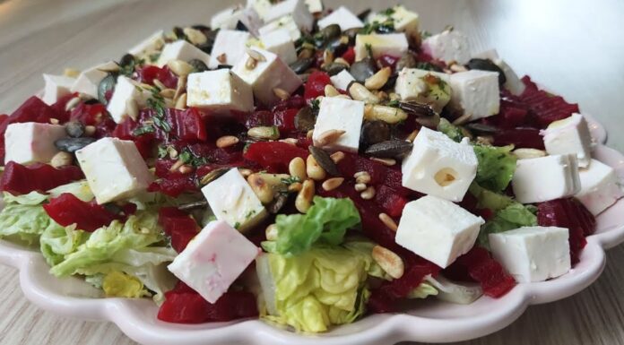 З’їдять відразу: ось який салат треба готувати з буряка і на перекус, і на свято – він дуже корисний Рецепт універсального салату з буряка від кулінара. Фото: скріншот з відео