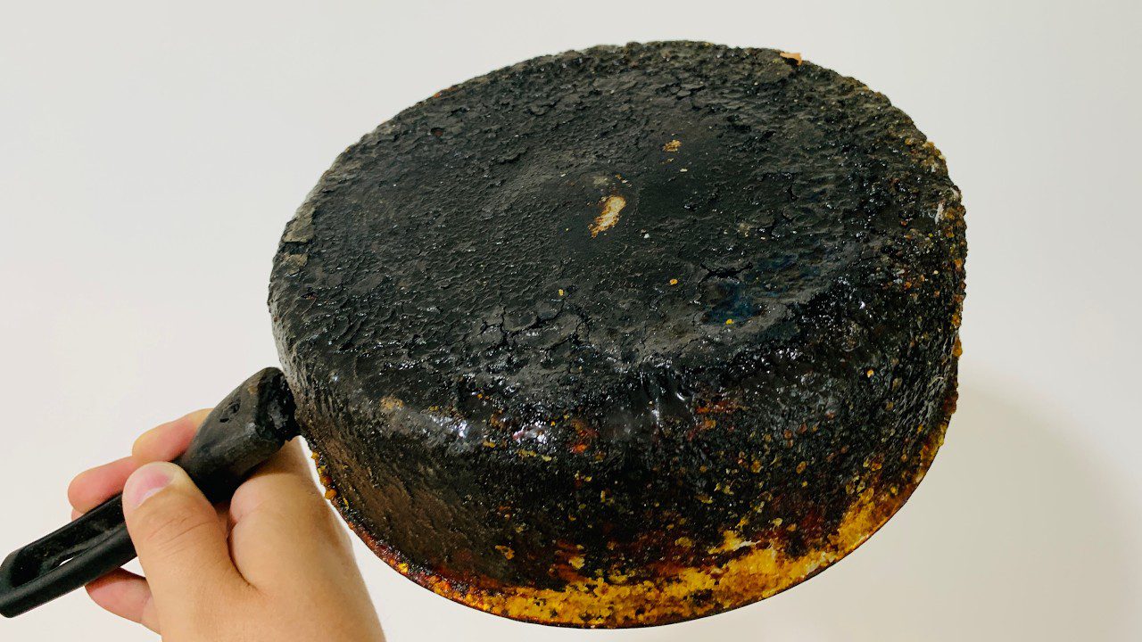 Експерти порадили, як очистити стару сковорідку від застарілого жиру та нагару без витрат