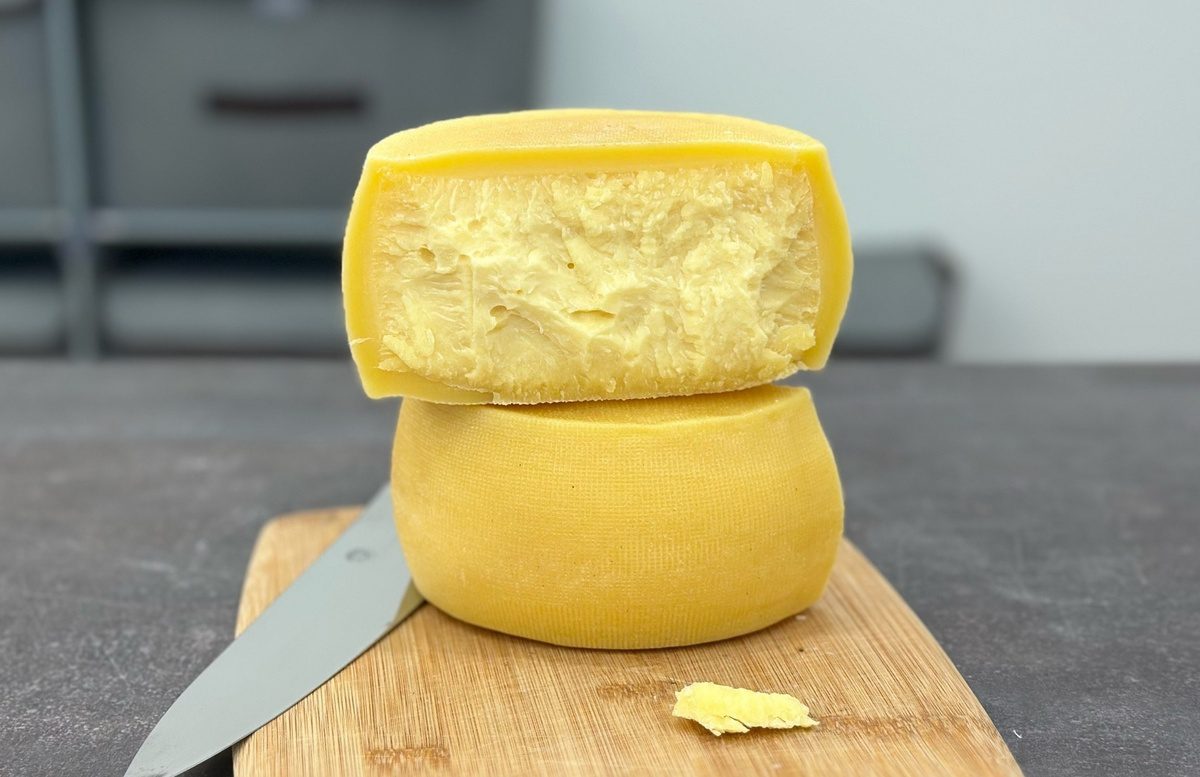 Експерти розповіли, який продукт не можна їсти на ніч у старшому віці, аби не шкодити судинам