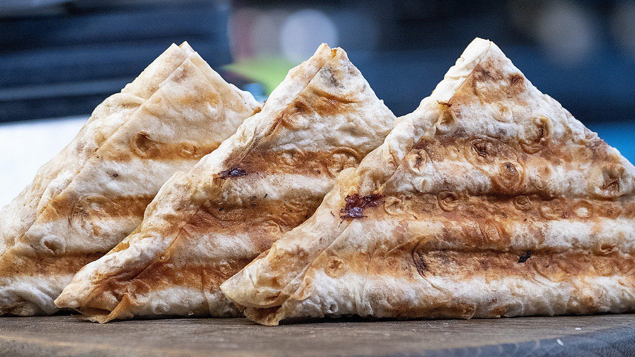 Кулінари порадили простий рецепт із лаваша на сніданок, який точно припаде до смаку кожному