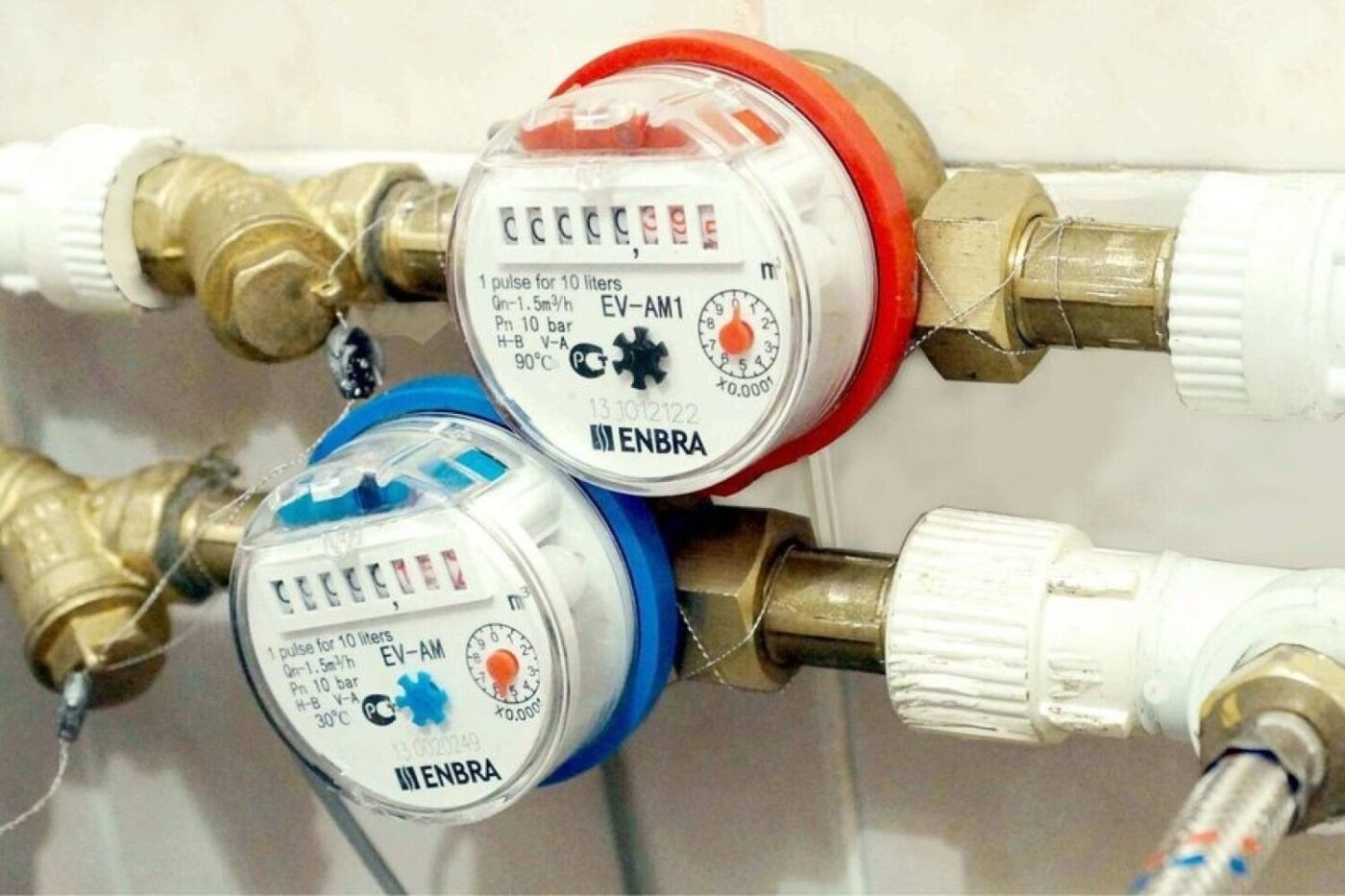 Експерти пояснили, що означає, коли лічильник води крутить коліщатко при закритій воді і що робити