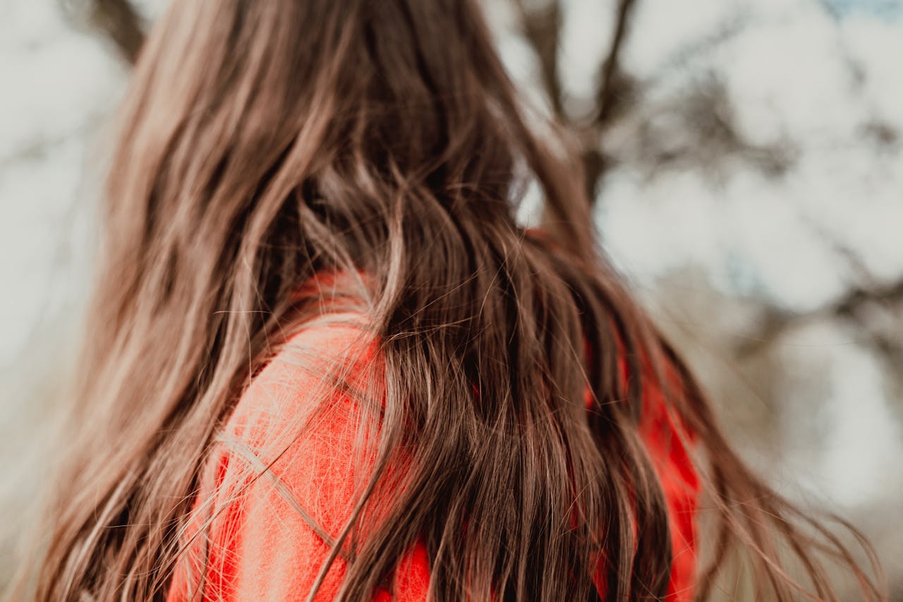 Експерти розповіли, який дешевий засіб допоможе повернути блискучість та красу волоссю