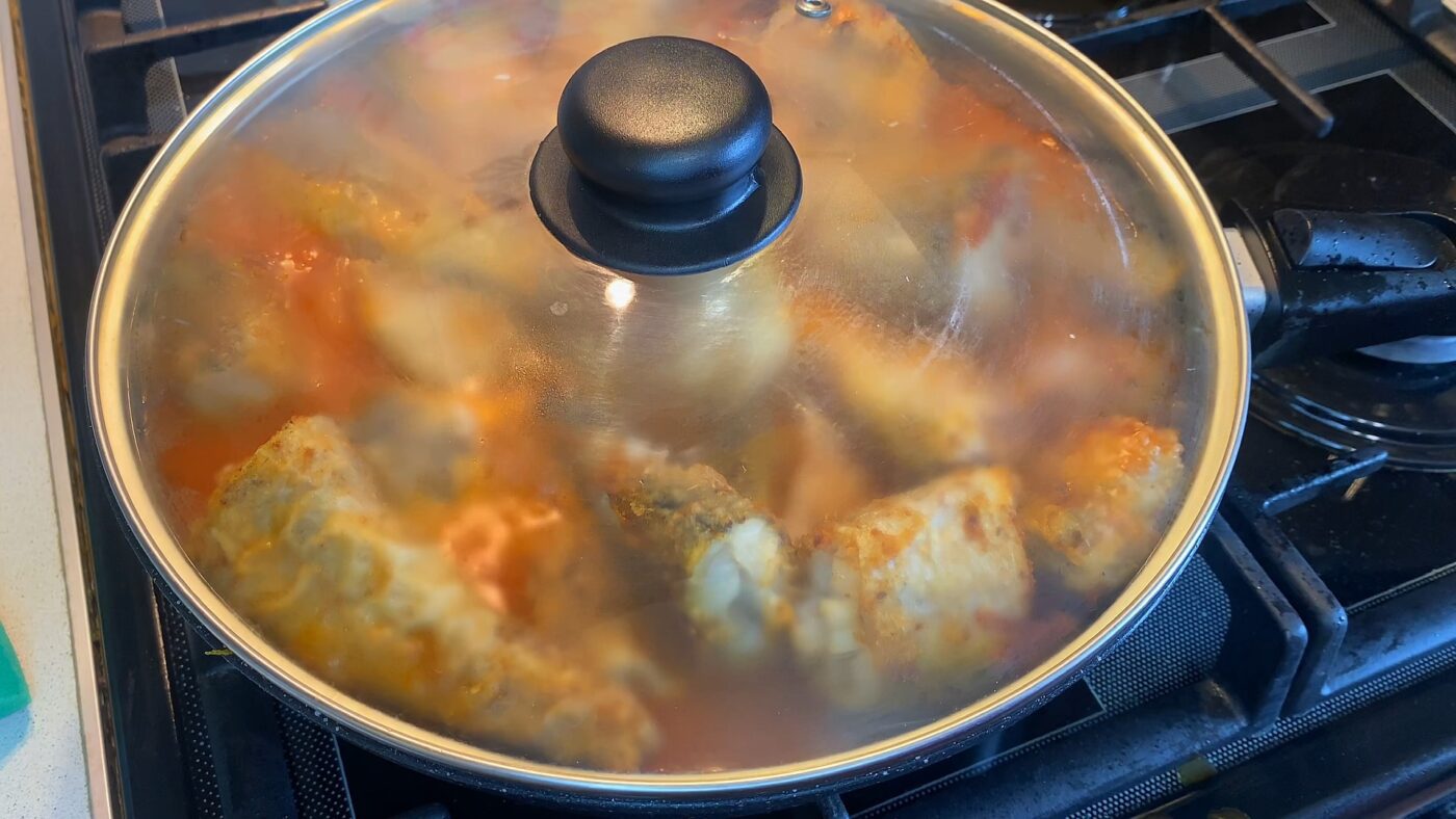 Кулінари розповіли, як приготувати апетитну рибку в томатному соусі, як у радянській їдальні