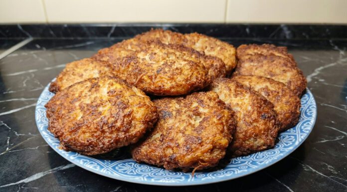 Додавати хліб у котлети вже не модно: чим замінити, щоб було смачно та соковито – 4 альтернативи від шефів Що додати у фарш для котлет замість хліба для ситності й соковитості
