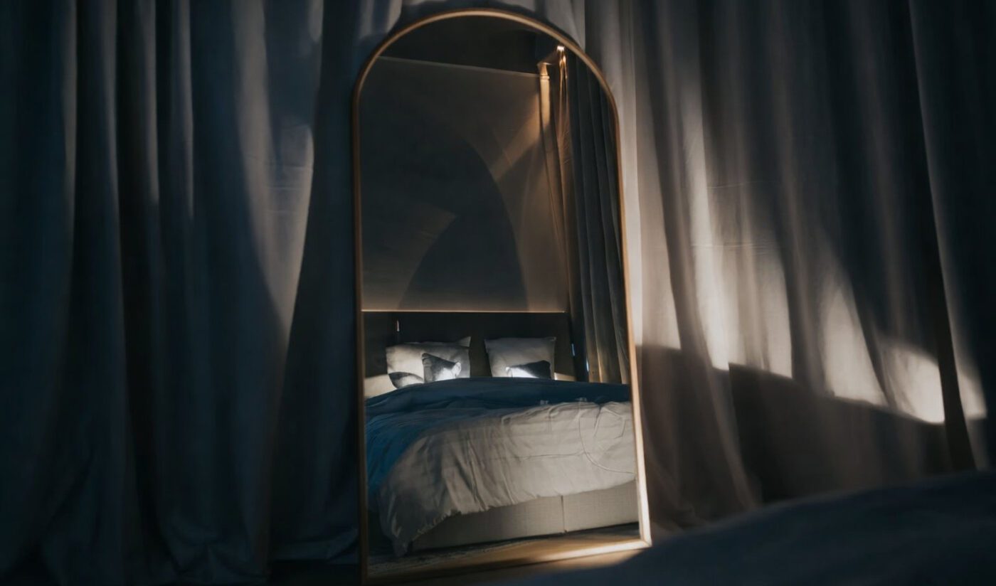 Історики пояснили, чому в СРСР ніхто не вішав дзеркала навпроти ліжка