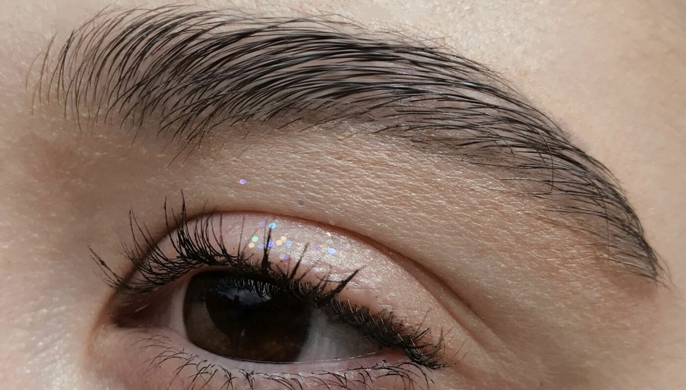 Порада щодо відрощення густих брів