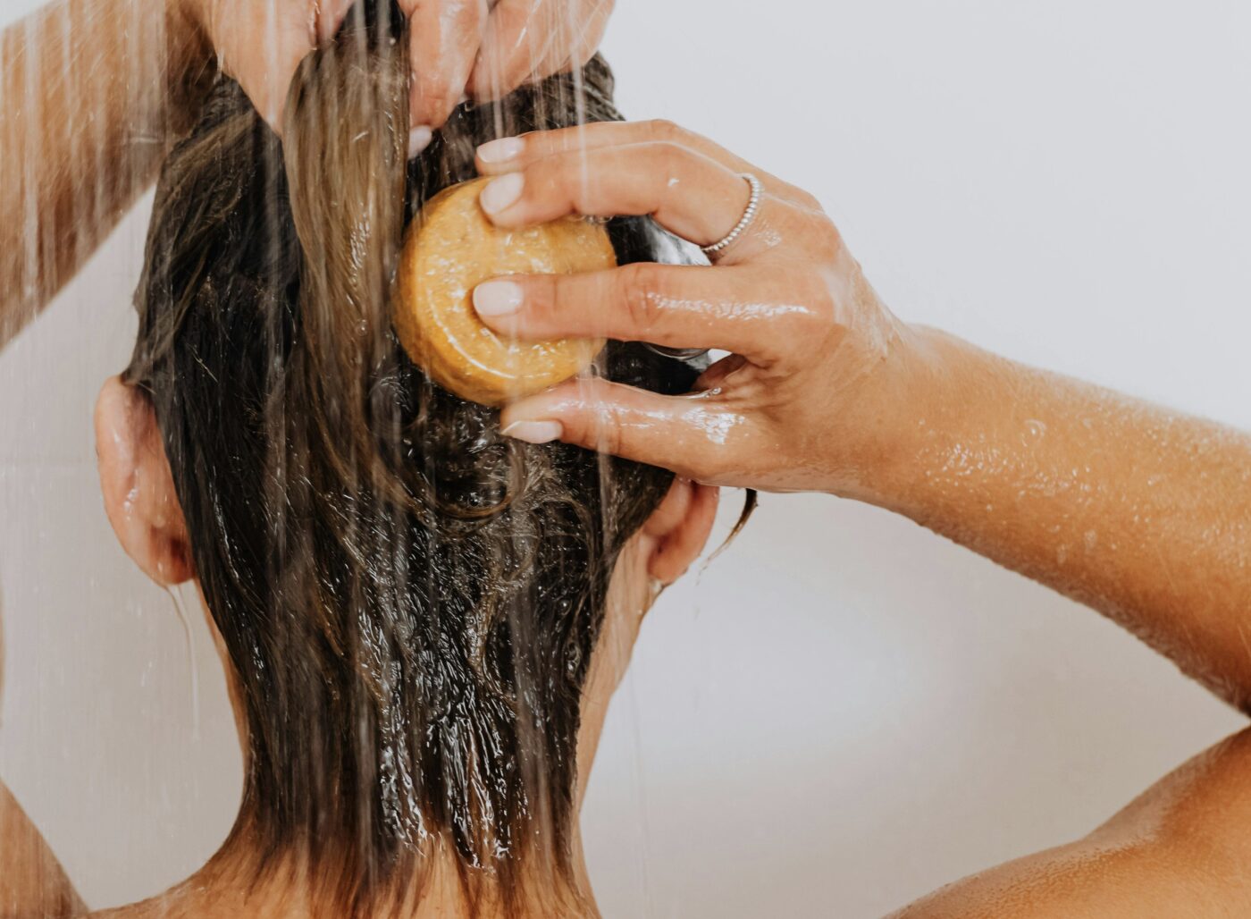 Який бюджетний засіб допомагає відростити густе волосся