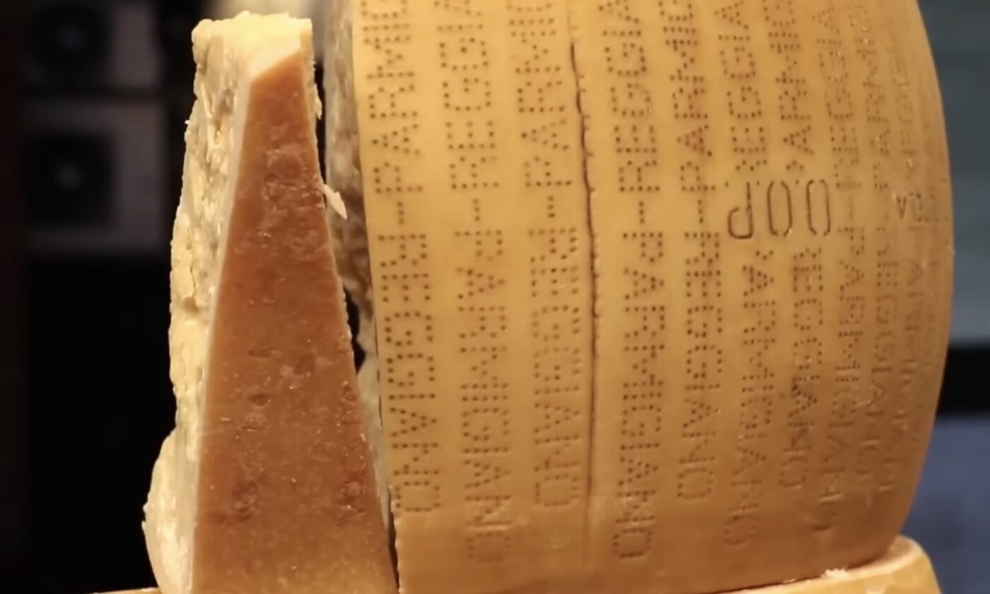 Дієтологи пояснили, у яких сирах найбільше користі