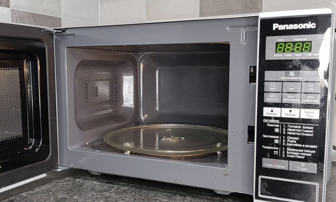 Як методом без хімії очистити мікрохвильовку