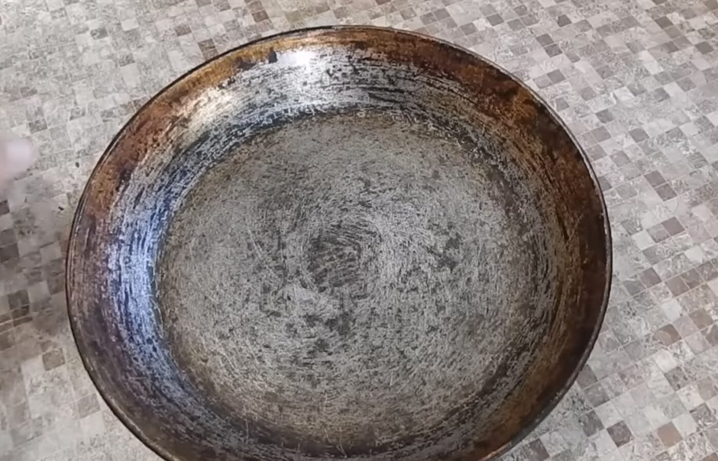 Що робити зі сковорідкою, щоб їжа не пригорала