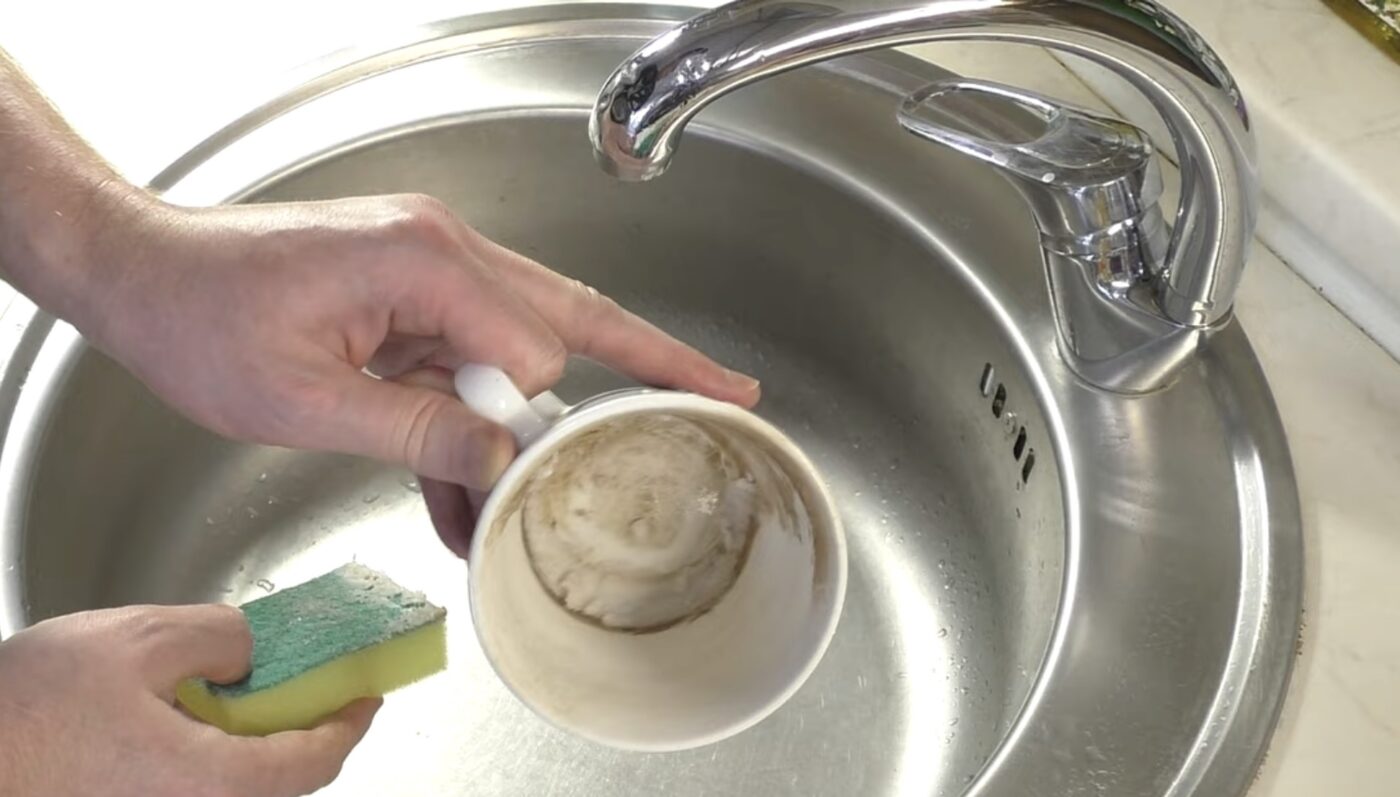 Як відмити з чашок чайний наліт