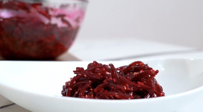 Кулінари поділились рецептом корисного салату з буряка