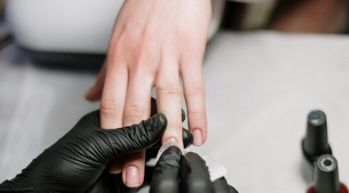 По 2 краплі йоду – і нігті ростуть міцні й довгі: цей лайфхак замінить гель-лак і нарощування 2 в 1 Майстри манікюру дали пораду, як зміцнити нігтьову пластину