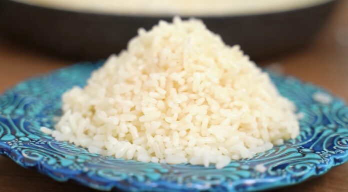 У рис додаю 2 ложки цього: і він виходить такий ніжний – чоловік навіть без мʼяса його їсть Кулінари показали, що додати до рису, аби він був смачніший