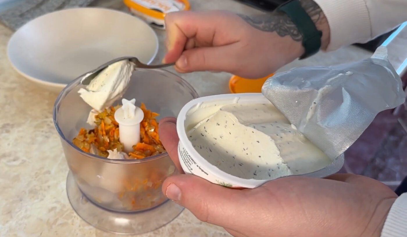 Швидка намазка на хліб і тости з курячого філе та крем-сиру