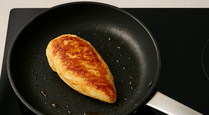 Додала 1 склянку й витримала 30 хвилин: смажена куряча грудка миттю зникла зі столу Типові помилки під час смаження курячої грудки