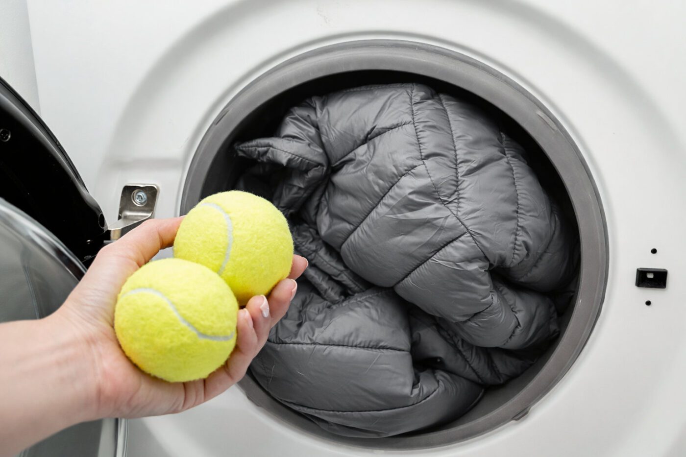 Господині показали, як прати, сушити та зберігати зимові речі