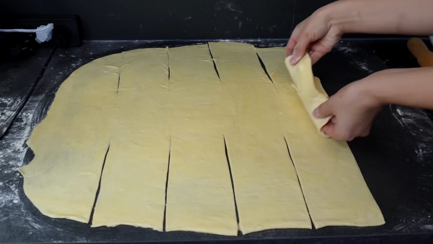 Швидкий рецепт пиріжків з листковим тістом та куркою