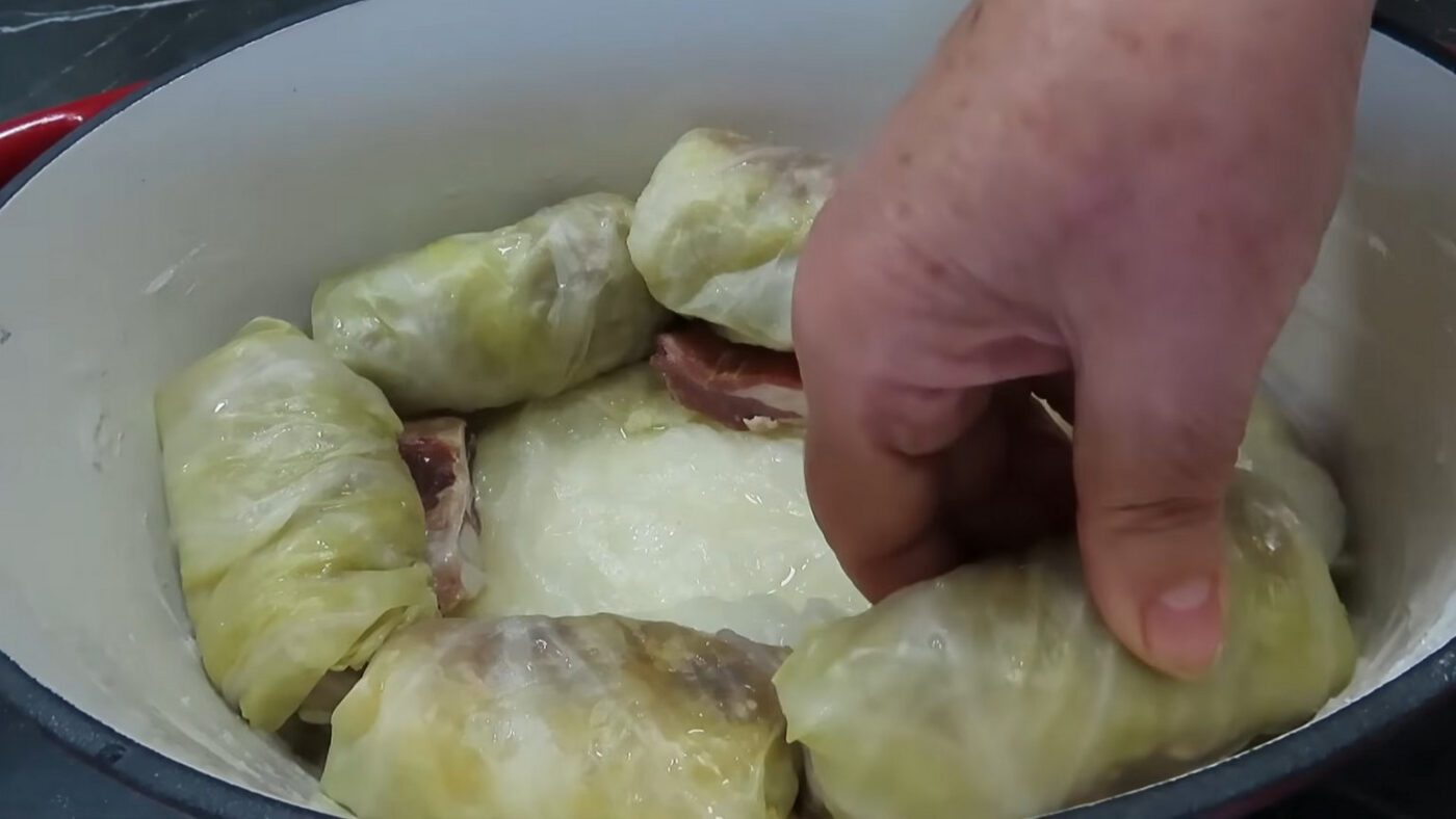 Голубці з соковитою начинкою, насиченим смаком та копченим ароматом