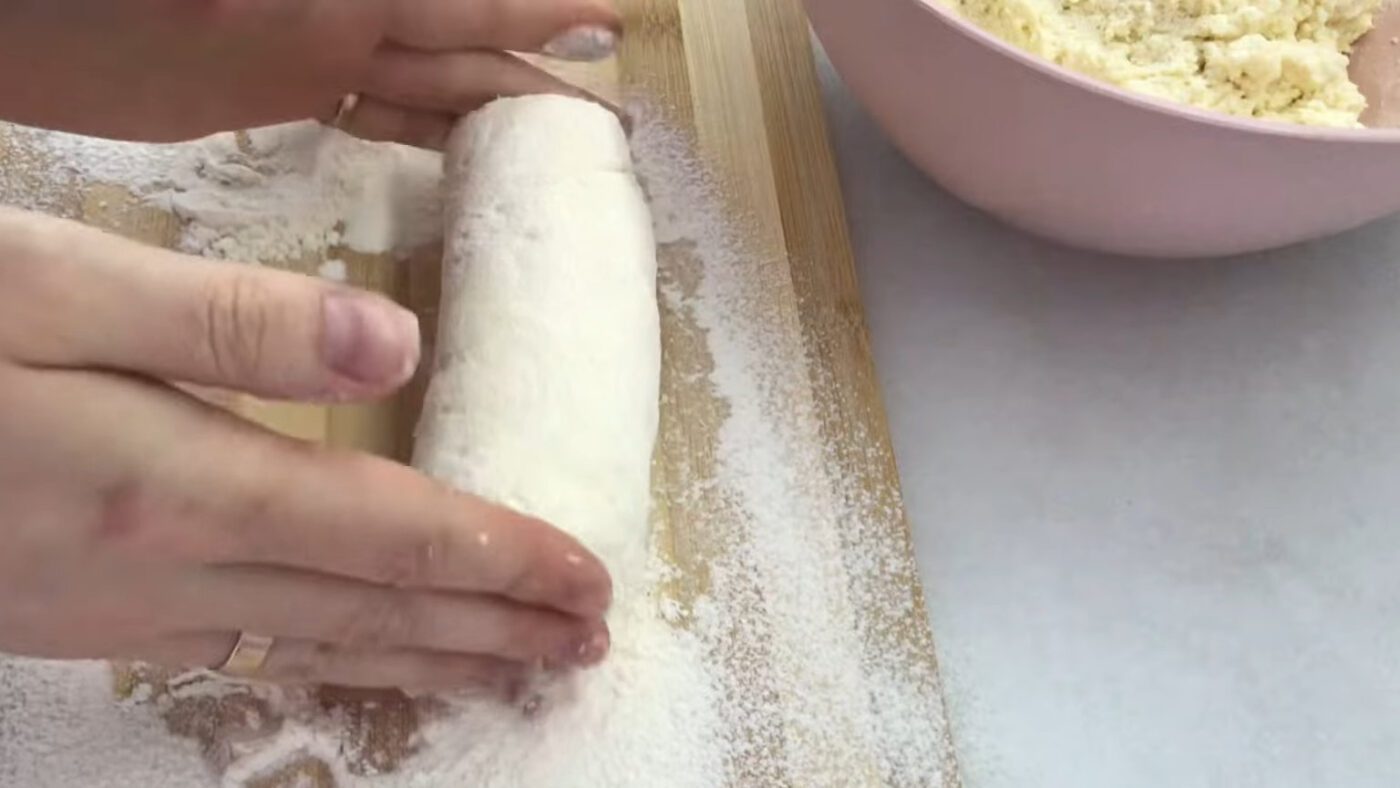 Рецепт смачних та ніжних сирників з мінімальною кількістю борошна