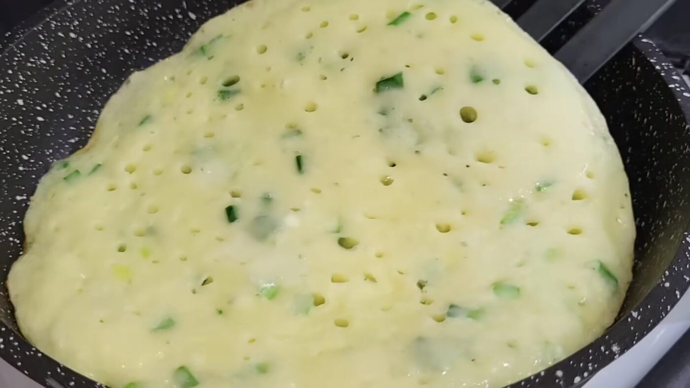 Швидкі смажені пиріжки-оладки на кефірі з кисломолочним сиром