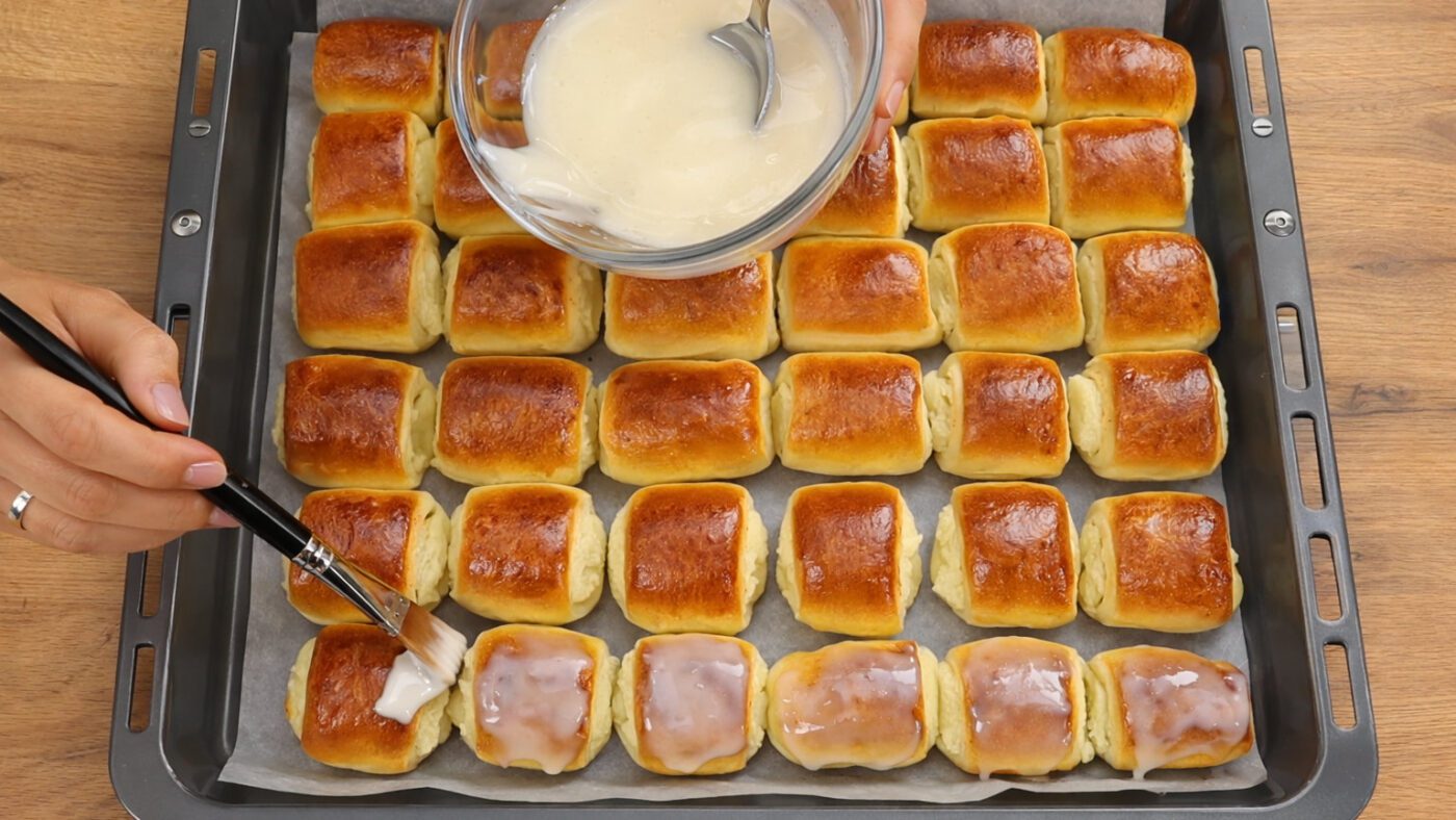 Пухкі мінібулочки з сирною начинкою та турецькому тісті