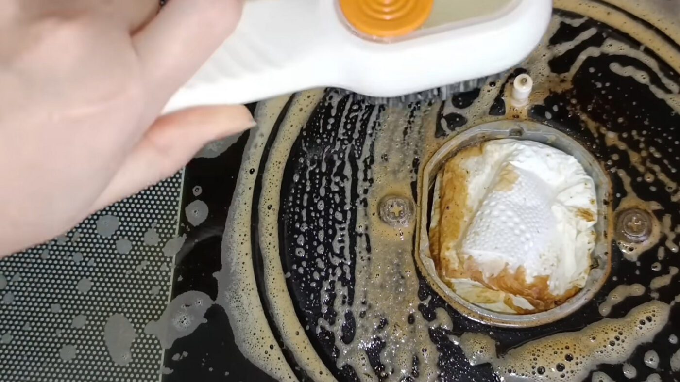 Швидке чищення плити содою, оцтом та господарським милом