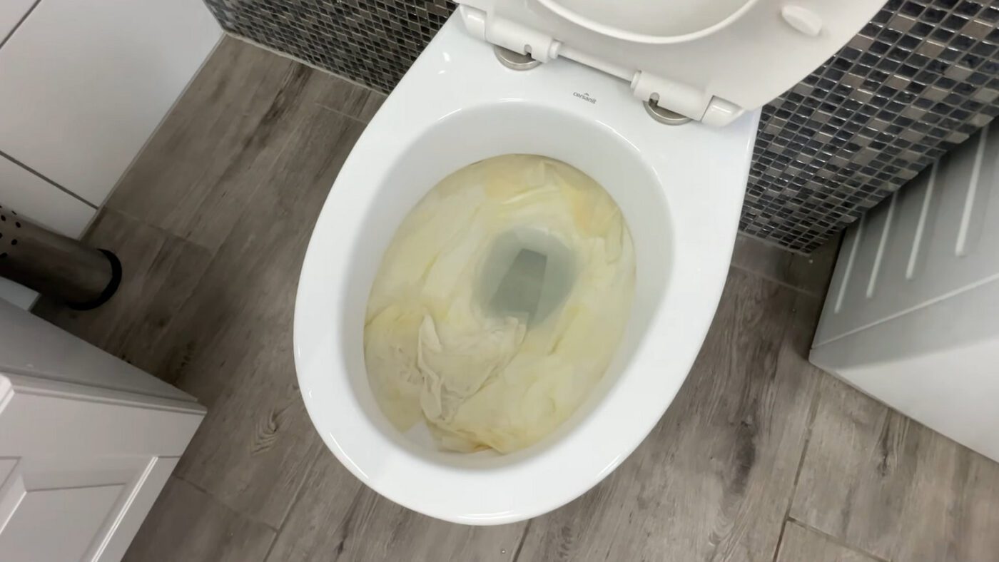 Швидке прибирання нальоту в унітазі 2 таблетками аспірину