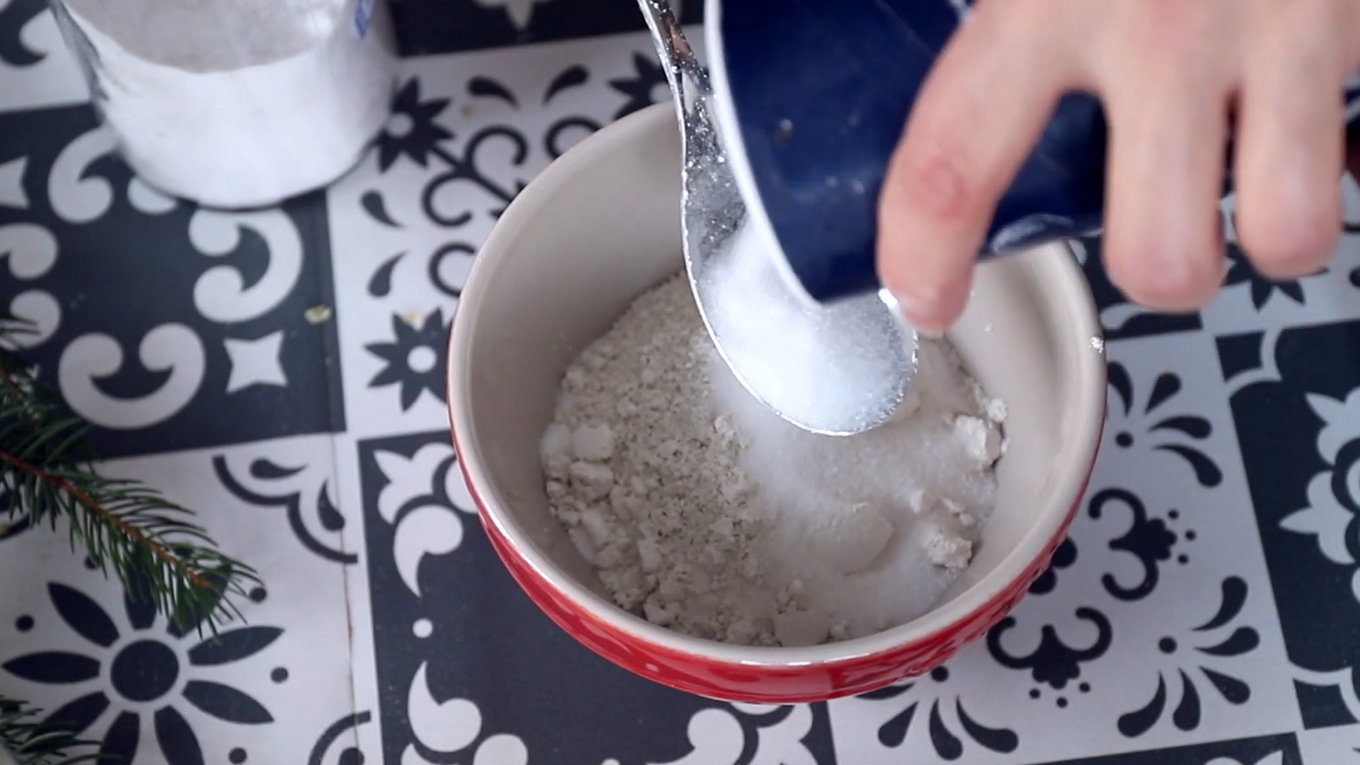 Саморобні ароматизовані засоби для прибирання у ванній кімнаті та на кухні