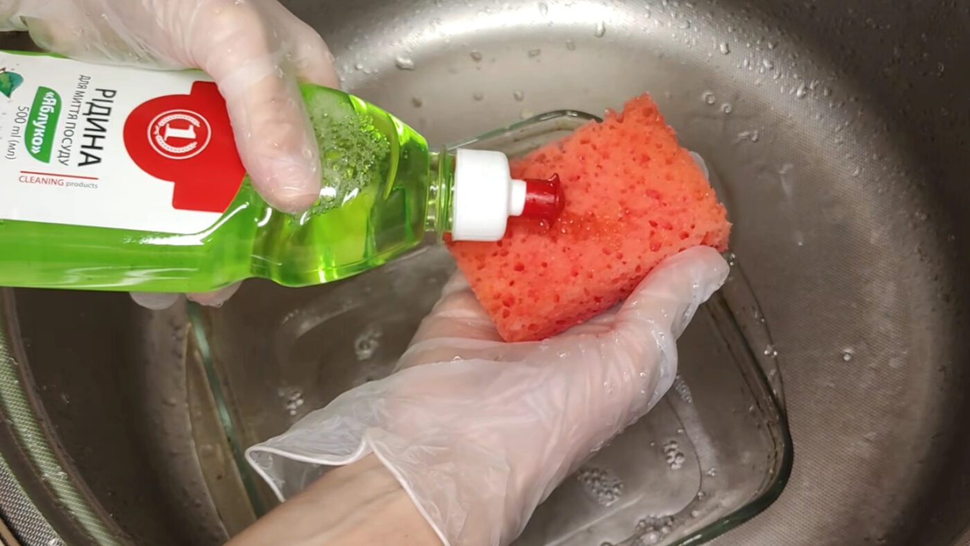 Суміш для прибирання ванної кімнати та кухні з оцтом і засобом для посуду