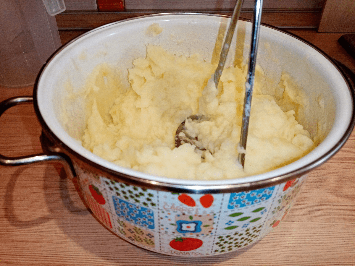 Кулінари розповіли, як приготувати смачне картопляне пюре, аби було м'яким і насиченим