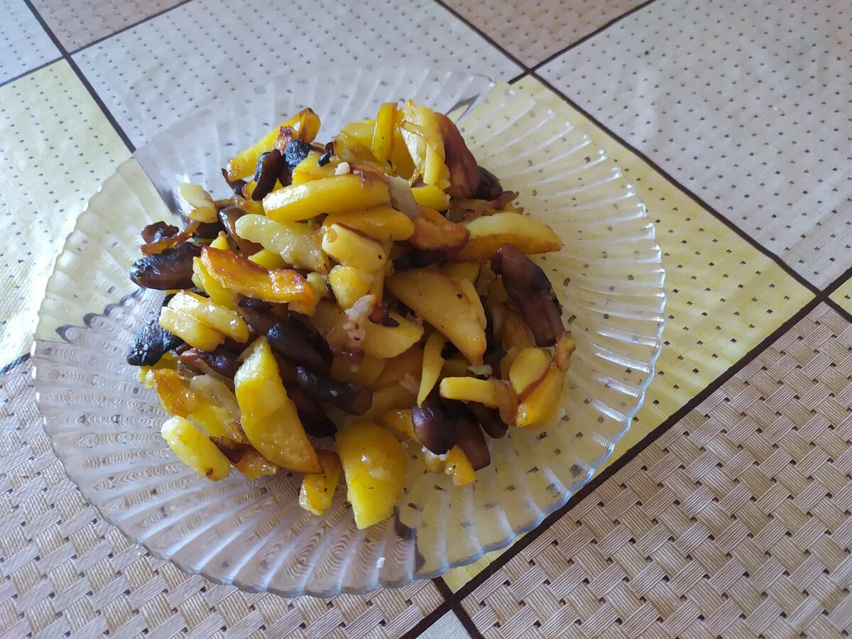 Експерти розповіли, як не дати печерицям випустити багато води під час смаження на сковорідці