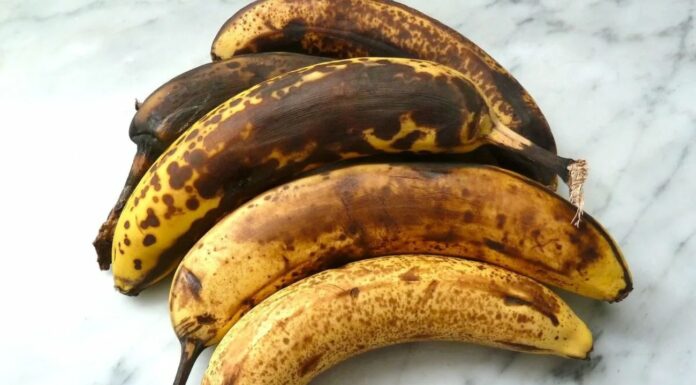 Як покращити цвітіння в саду за допомогою банану