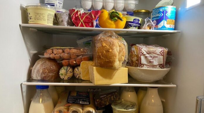 Як позбутись від неприємного аромату в холодильнику