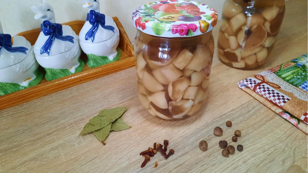 Експерти пояснили, чому не можна мити гриби перед приготуванням та як це на них впливає. Фото: YouTube ГАЛИЧАНКА