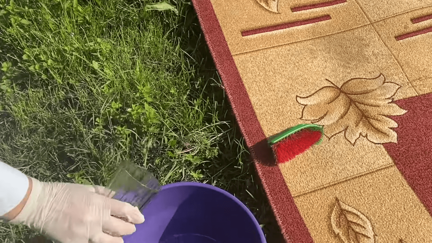 Експерти порадили спосіб очищення килима в домашніх умовах без хімчистки — лайфхак. Фото: YouTube У світі Джулії