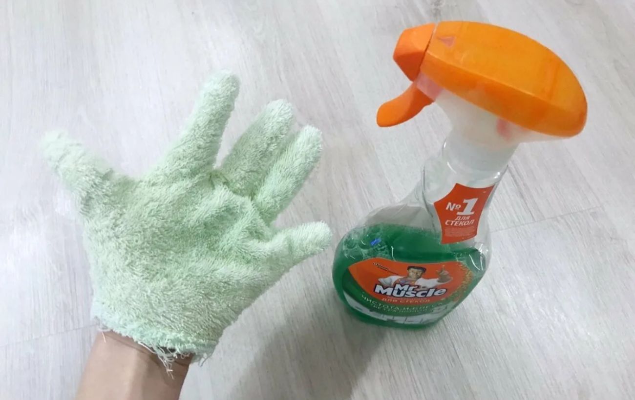 Господині розповіли, як очистити верхні шафи від пилу — корисна порада від знавців побуту