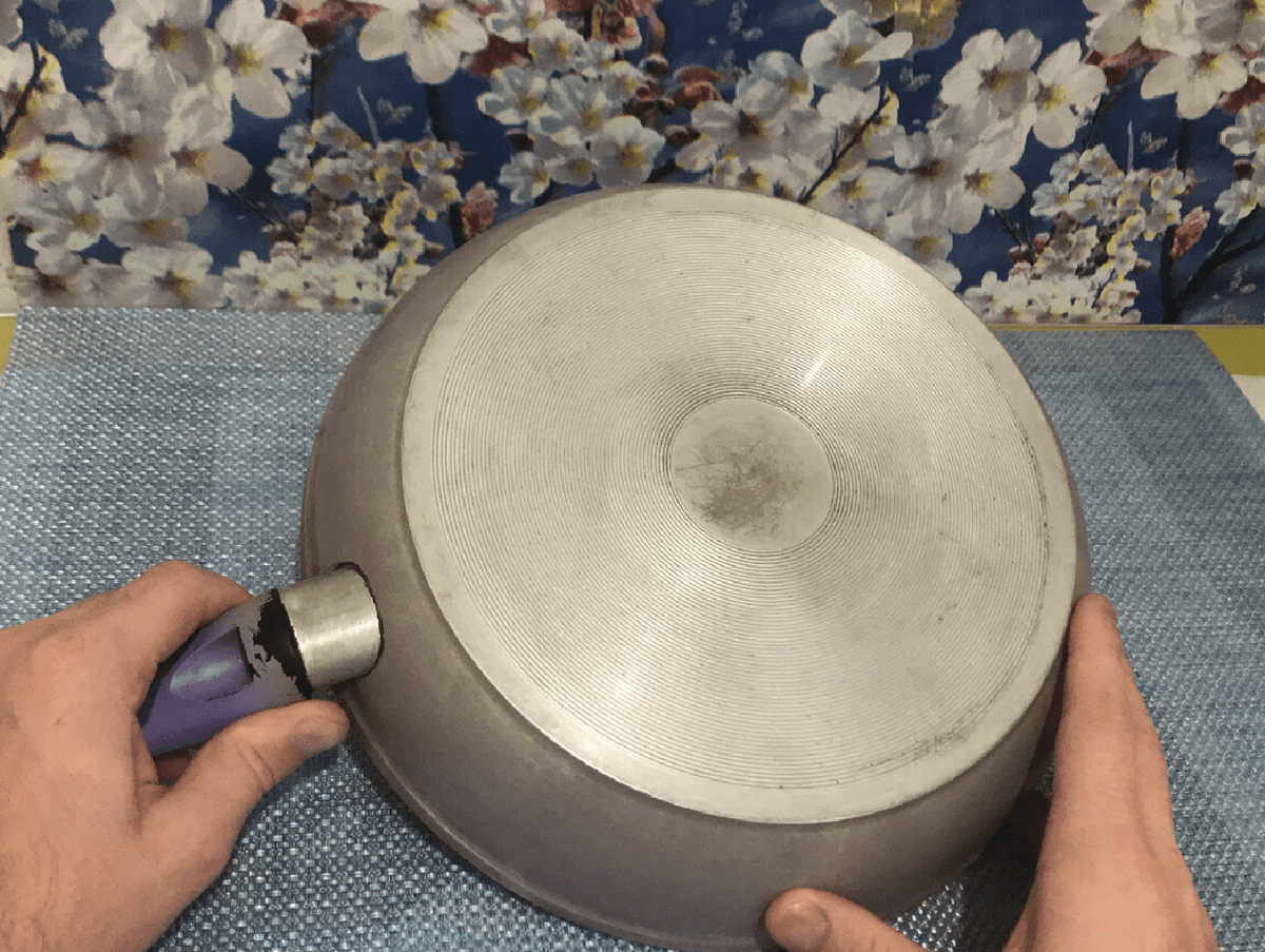 Експерти порадили, який засіб допоможе очистити сковорідку від нагару до ідеального блиску