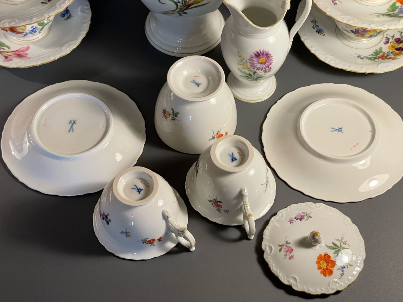 Експерти пояснили, чому старі радянські сервізи сьогодні так цінують і вони дорогі — причина