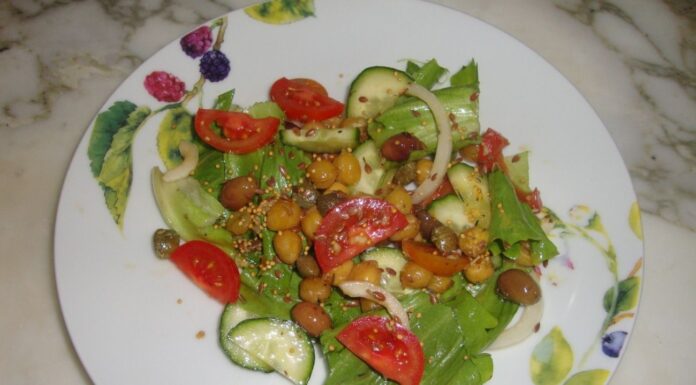 Спробувала цей салат без варіння овочів: тепер готую 1 раз у 4 дні замість “Олів’є” — чоловік у захваті Як приготувати смачний салат без варіння овочів