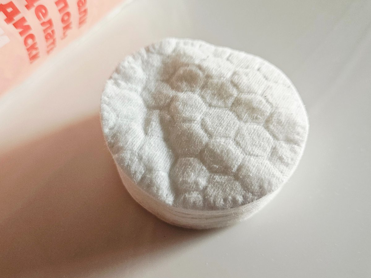 Експерти порадили, який засіб допоможе ефективно очистити взуття від неприємного аромату