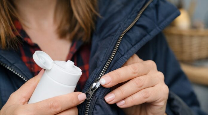 Бальзам для волосся не лише на волосся: і блискавку змащую, і взуття натираю, і светр розтягую Як використовувати бальзам для волосся у побуті