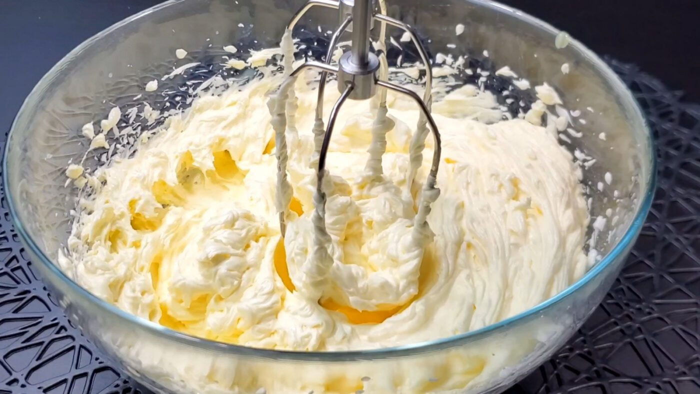 Рецепт заварного крему "Шарлотт" для тортів, еклерів та випічки