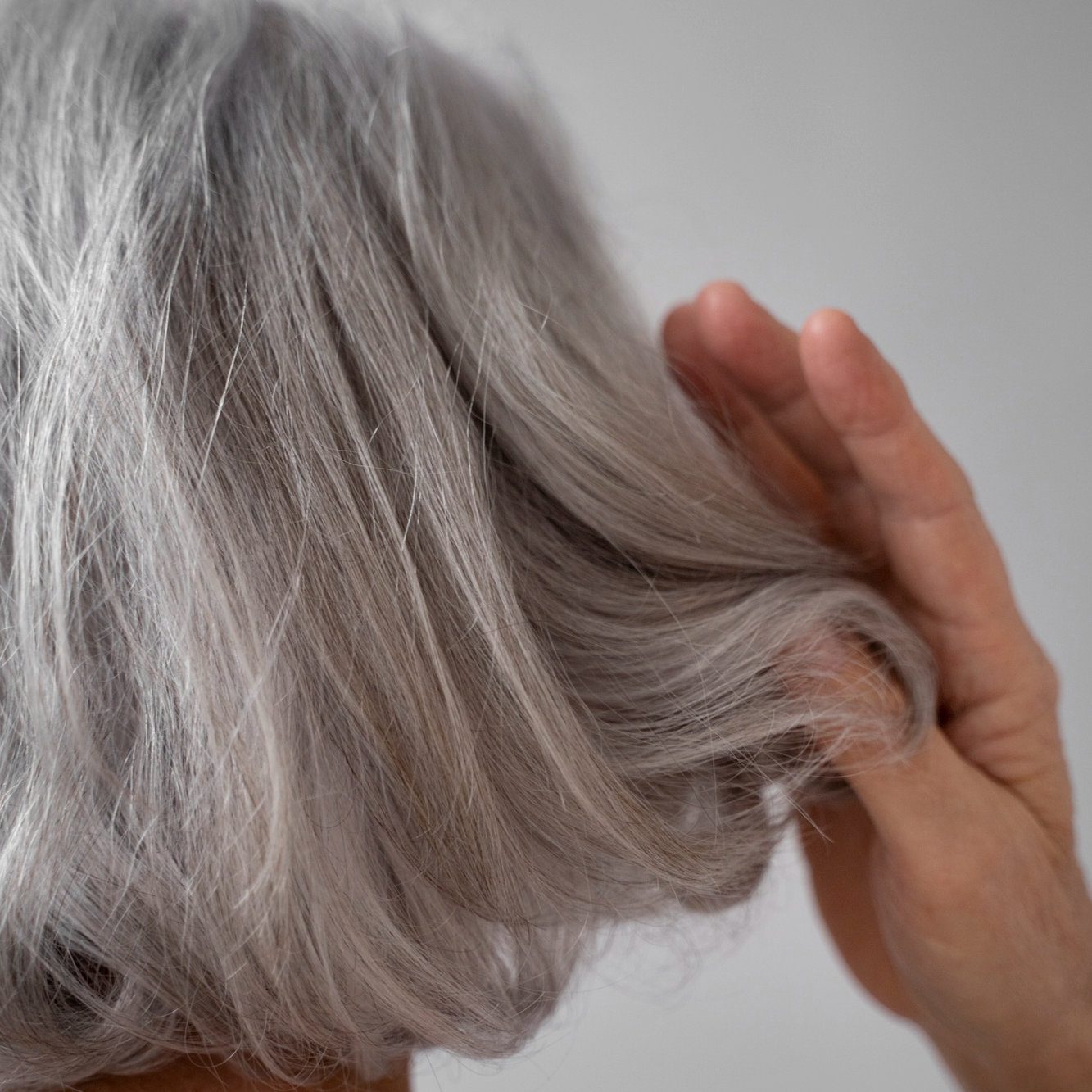 Стилісти розповіли, як зробити волосся стильним без фарбування