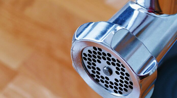 Це справжній скарб! У чому шалена цінність радянської м’ясорубки та чому зараз її шукають на барахолках Кухарі розповіли, чому радянські м'ясорубки знову набули великого попиту