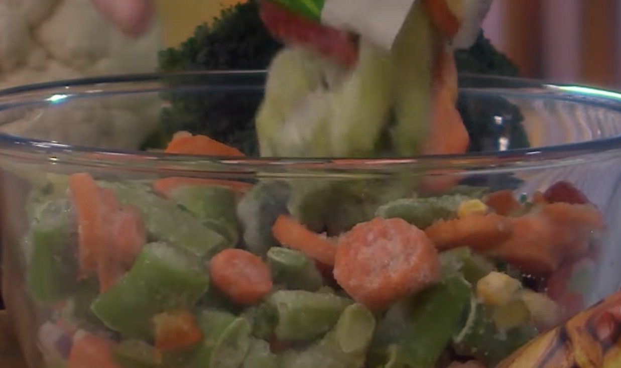 Чи зберігається користь в овочах після заморожування. Фото YouTube Сніданок с 1+1