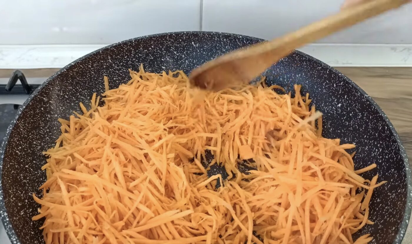 Рецепт гарніру з моркви замість каш та макаронів. Фото: YouTube Смачна Здорова Їжа