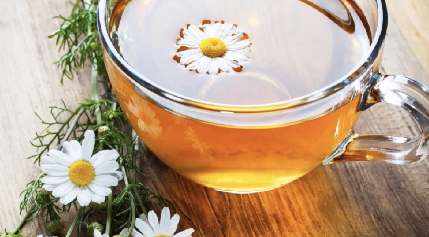 Корисний напій перед сном, що прибирає набряки