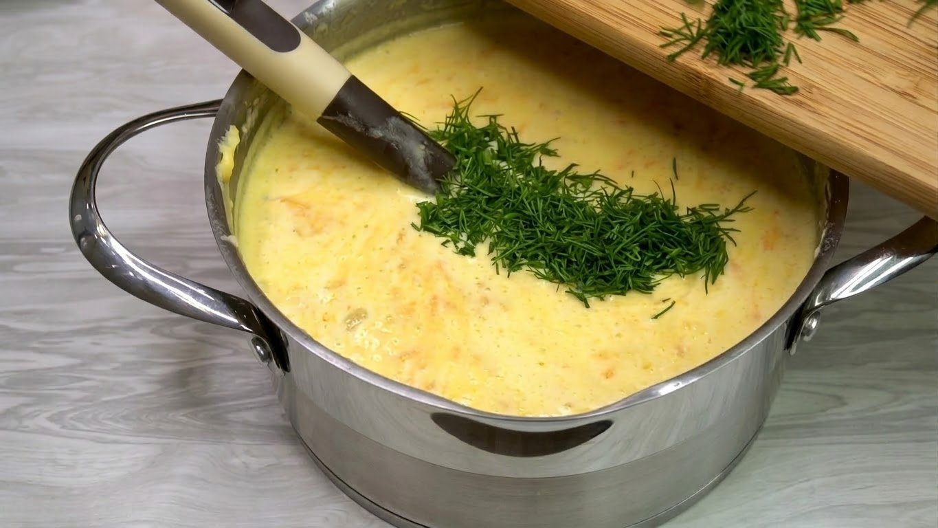 Густий картопляний суп на вершках та м'ясному бульйоні